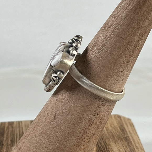 925 Solid Sterling Silver Wild Horse Magnesite Cow Gemstone Ring Size 7.75 - Picture 3 of 8